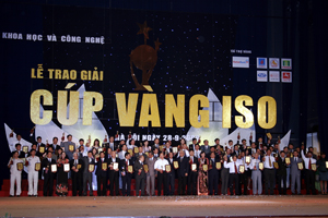 Nhận Cúp Vàng ISO năm 2009